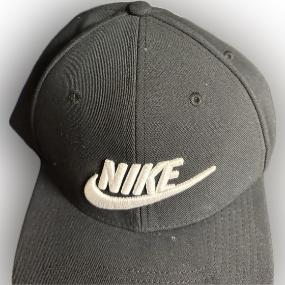Nike Black and White‎ Logo Cap - Picture 3 of 4